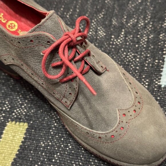 JAMBU Seattle Lace-Up Wing Tipped Heeled Oxford, Dark Charcoal/Red Accents, 9.5 - Picture 13 of 15